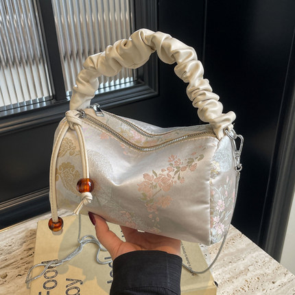 新中式小众设计包包女2024新款百搭链条斜挎枕头包质感爆款手提包