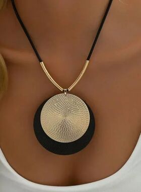 Personalized Unique Design Large Round Vintage Flower Pendan