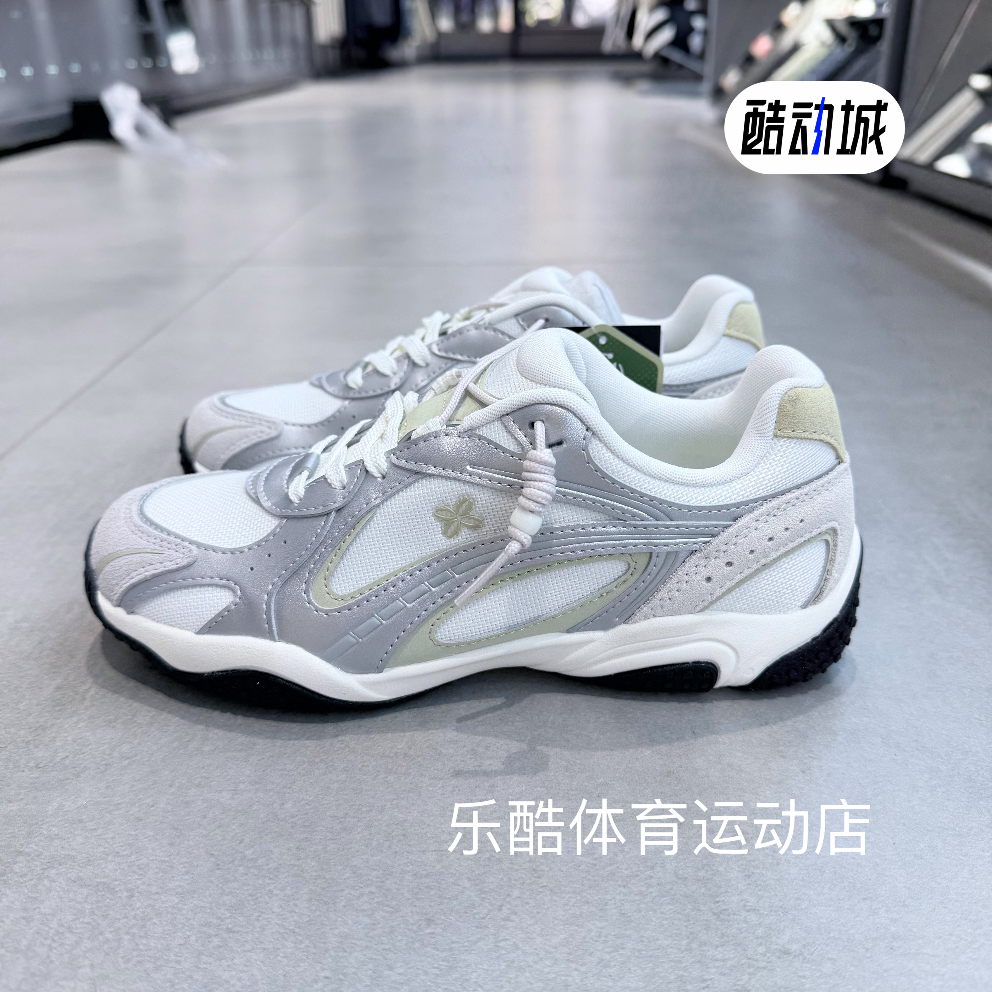 安踏可丽OUTDOOR 薄底轻质休闲鞋女夏季新款潮流运动鞋122638888R