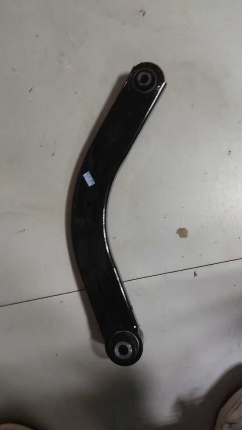 适用于北汽EU5后拉杆臂总成后桥下拉杆后羊角拉杆球头全新精品