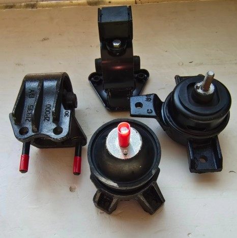 新胜达新索兰托2.4发动机支架机爪垫机脚垫前后左右机抓垫胶墩