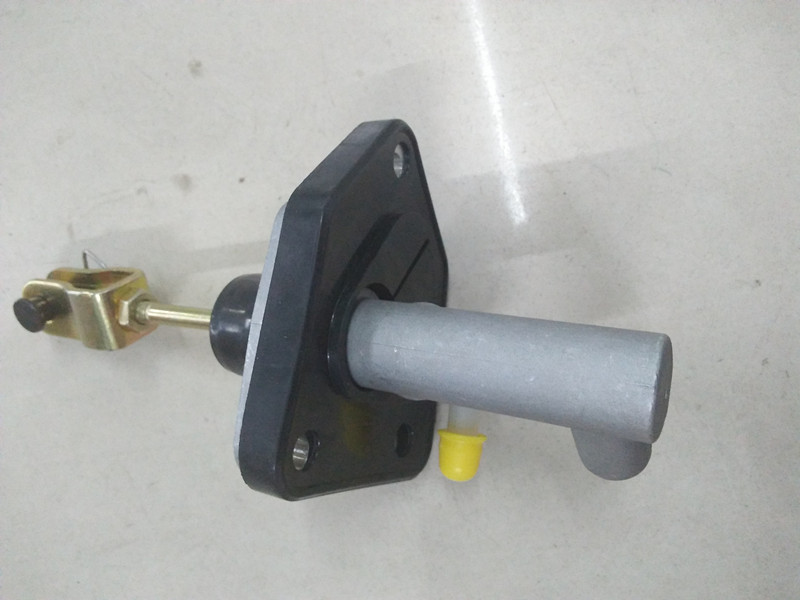 华泰圣达菲离合器总泵宝利格B35离合器总泵1.8T2.0离合器泵圣达菲