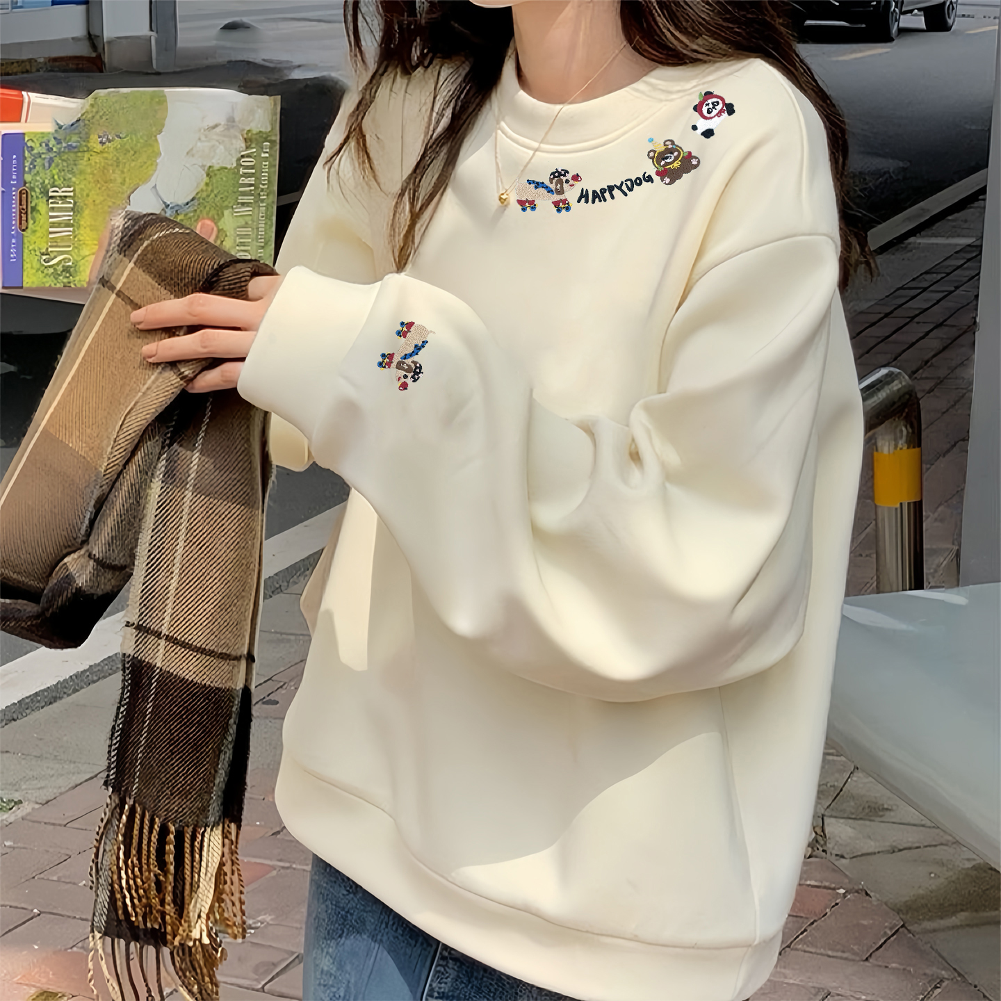 2025秋冬季新款加绒加厚杏色卫衣女宽松百搭爆款卡通印花上衣外套