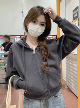 灰色短款卫衣外套女早春2026新款巨好看加绒连帽开衫休闲运动上衣