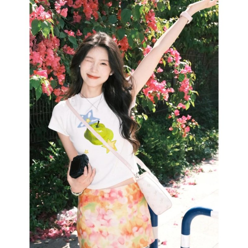 青苹果白色正肩短袖t恤女2026新款夏季短款修身显瘦上衣设计感ins图片