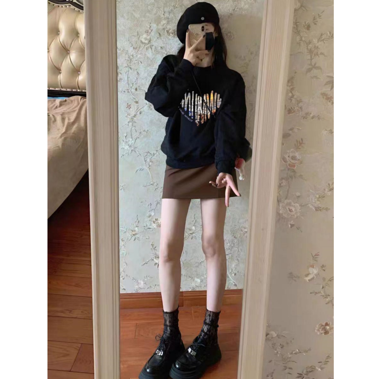 黑色圆领卫衣女2025秋季新款加绒加厚爱心印花宽松设计感短款上衣
