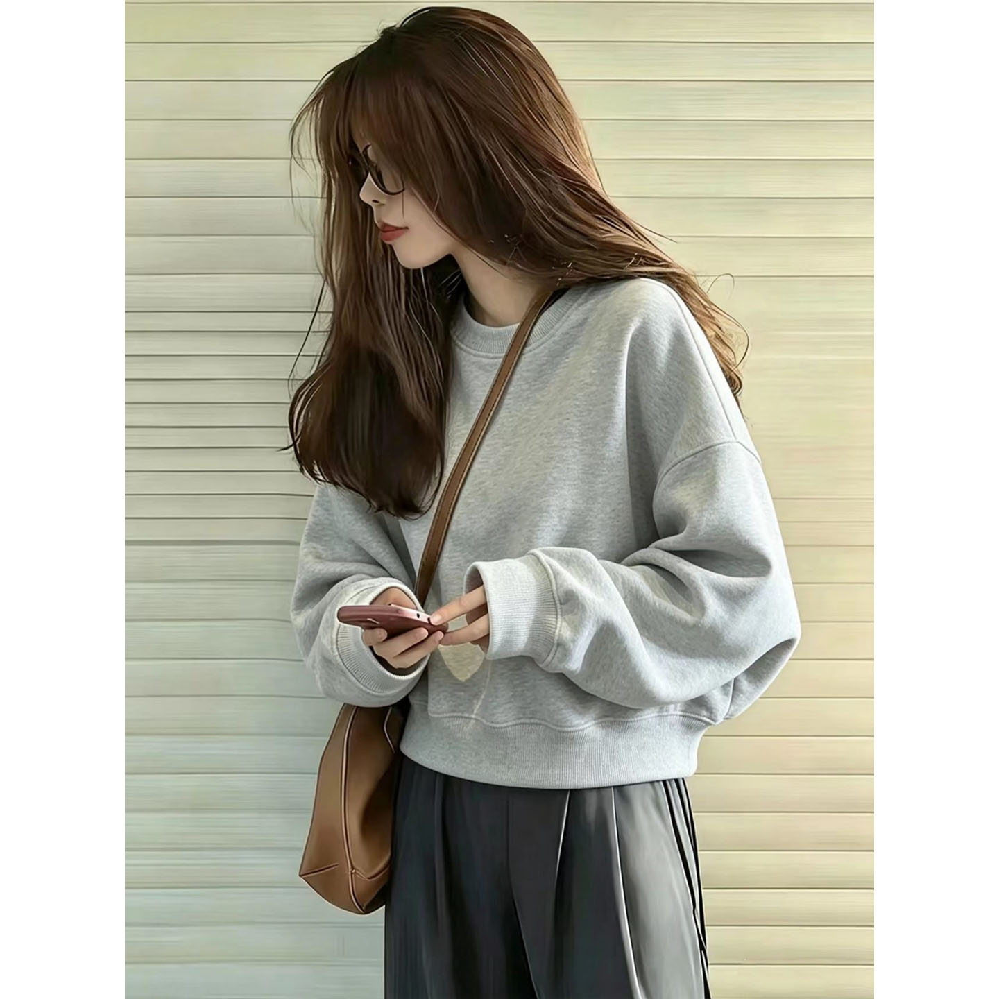秋冬加厚宽松短款无帽卫衣女图片