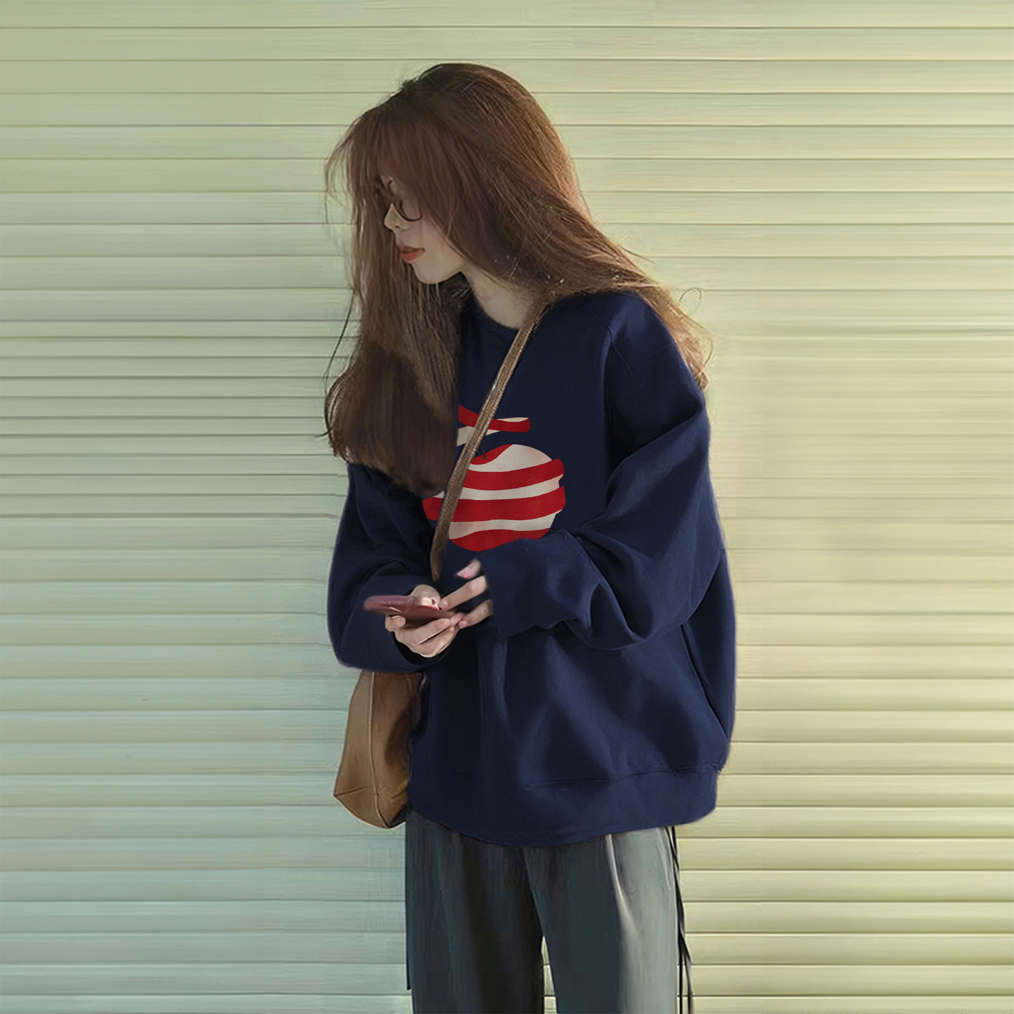 卫衣女圆领藏蓝色2025新款无帽宽松早秋巨好看的冬季加绒加厚上衣