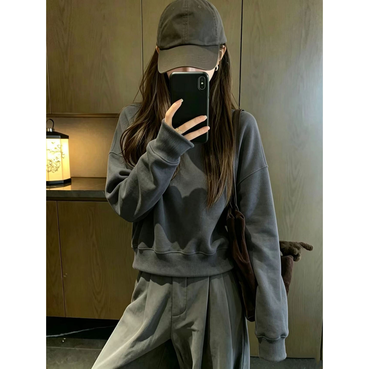韩系高级感深灰色短款圆领卫衣女2026新款秋冬季加绒百搭套头上衣