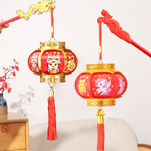 2026新款元旦春节日古风手提儿童灯笼发光音乐马年宫灯装饰道具