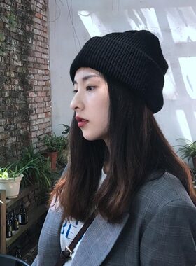 柔软冬季针织卷边紫色毛线帽子