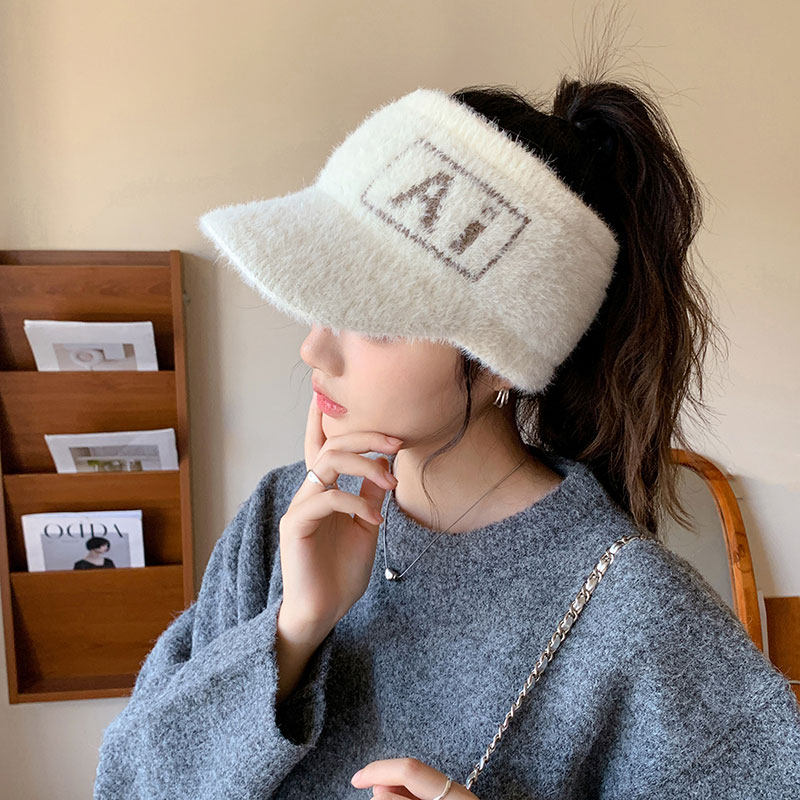 空顶针织帽女秋冬季户外跑步扎马尾辫毛线帽甜美护耳毛绒鸭舌帽冬