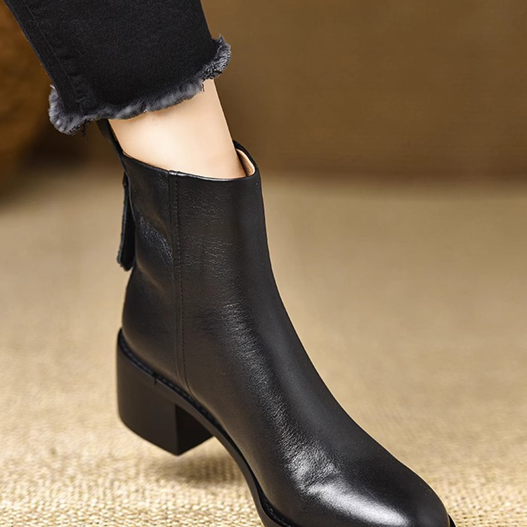 棕色中跟后拉链圆头加绒马丁靴