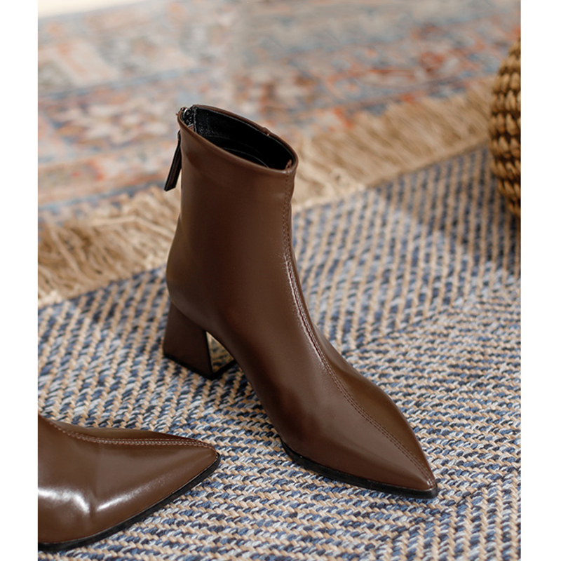 瘦瘦复古尖头中跟粗跟英伦风短靴