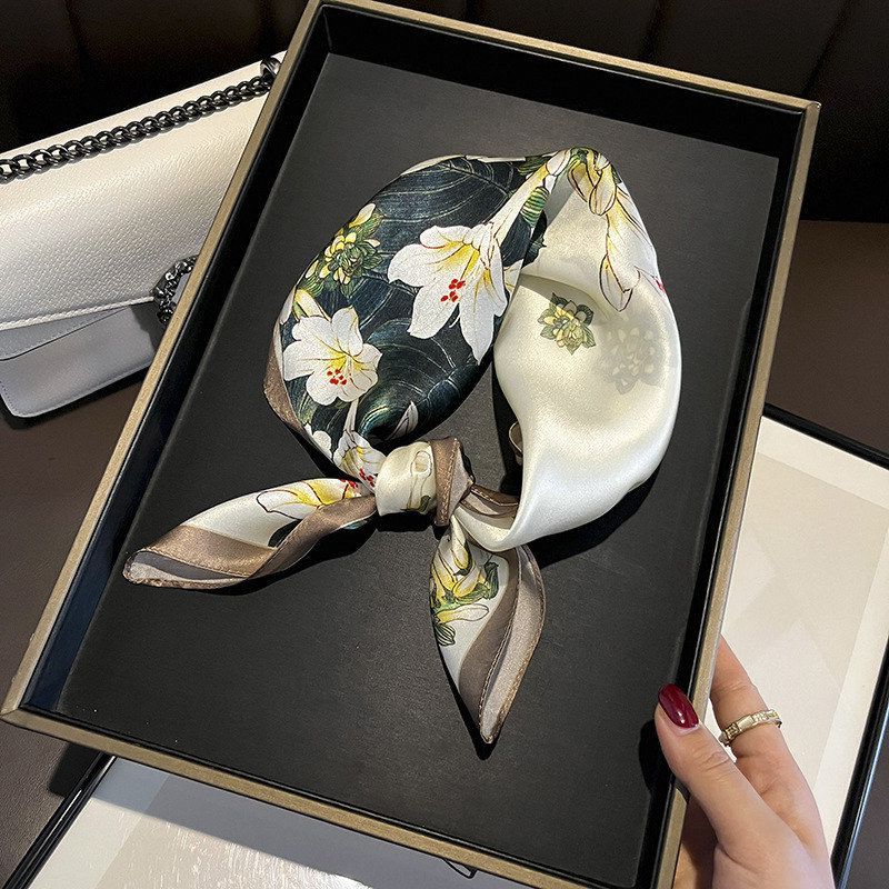 丝滑质感真丝围巾小方巾女春夏季