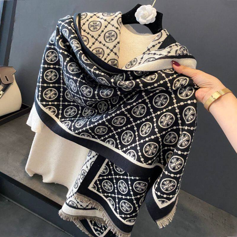 围巾女冬季欧美经典新款百搭加长仿羊绒披肩加厚时尚字母保暖围脖