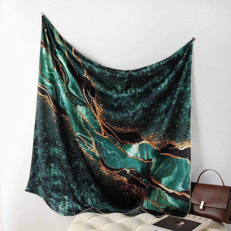 绿色鎏金极光缎面真丝大方巾时尚丝巾女秋冬季桑蚕丝围巾披肩妈妈