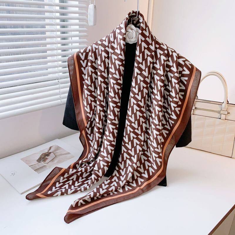 韩版新款围巾女秋冬薄款羊毛手感丝巾出游防晒沙滩巾装饰披肩围脖