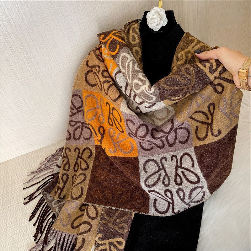秋冬季新款撞色拼接方格棕色仿羊绒保暖休闲围巾女外搭披肩长流苏