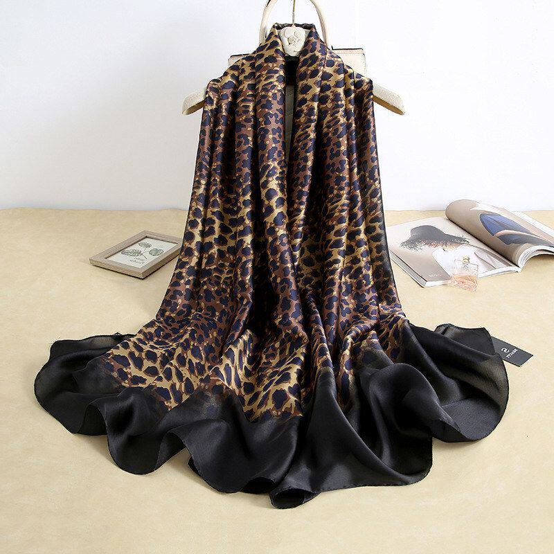新款仿真丝长巾欧美风经典豹纹印花围巾女时尚显气质装饰披肩