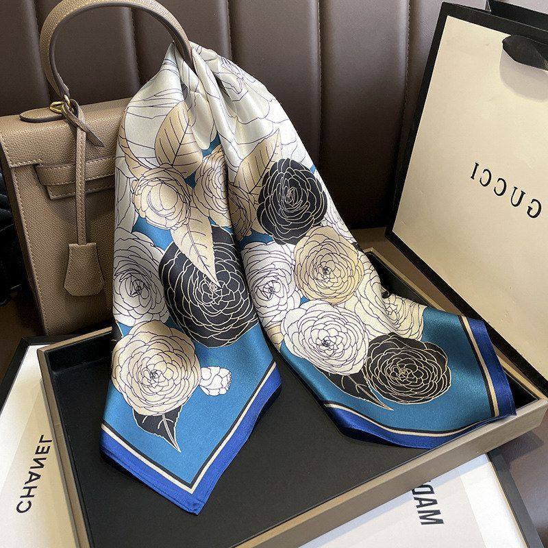 蓝色山茶花气质真丝围巾女送妈妈礼物桑蚕丝小方巾丝巾