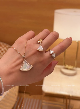 QIANYI仟意珠宝【奢华系列】白富美白贝母扇形镶钻气质玫瑰金项链