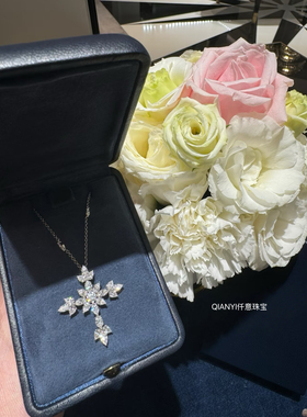 QIANYI仟意珠宝【轻奢系列】白富美镀v金十字雪花设计感锆钻项链