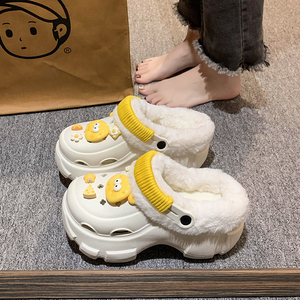 可爱卡通加绒厚底洞洞鞋女外穿2023秋冬新款增高踩屎感透气棉拖鞋