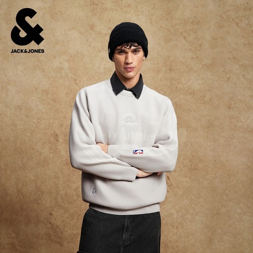 廓形版型；圆领领型；洛杉矶湖人球队标识