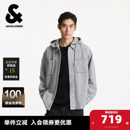 宽松版型；连帽领型；摁扣门襟；双侧胸兜