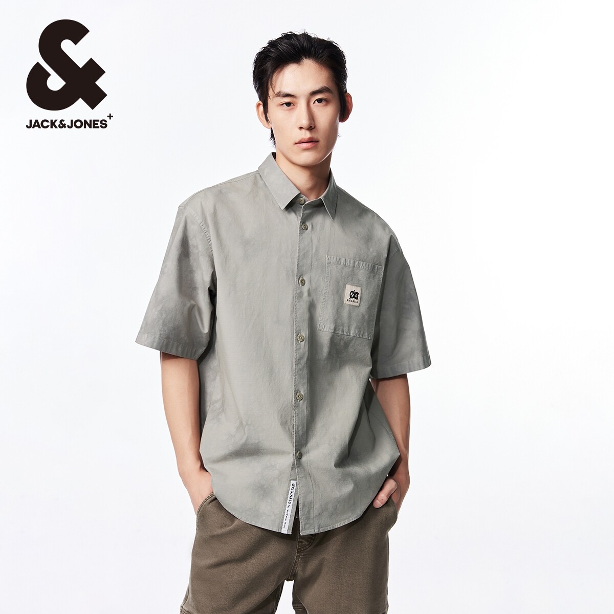 杰克琼斯夏季款翻领单排纽扣背部字母刺绣装饰短袖衬衫上衣男装