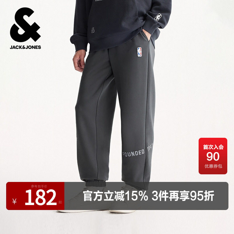 杰克琼斯男装春秋季略宽松束脚裤长裤卫裤NBA联名刺绣图案潮流酷