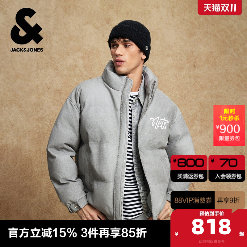 略宽松版型，立领领型，防风拉链，贴布装饰