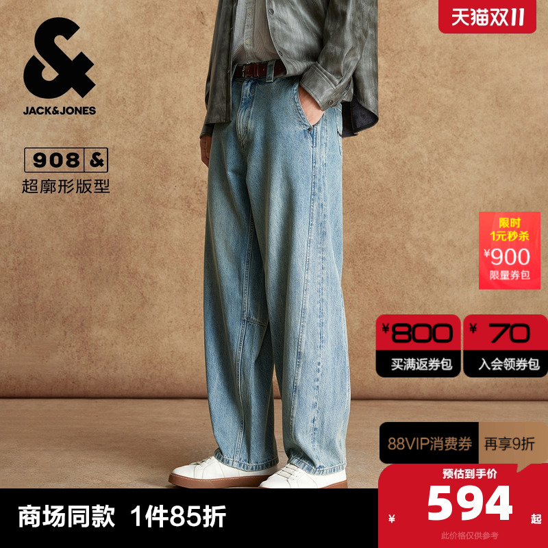 后腰外缝仿马毛皮标logo；两侧切割线设计