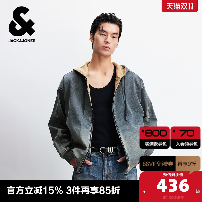 略宽松版型，抽绳连帽设计，拉链门襟