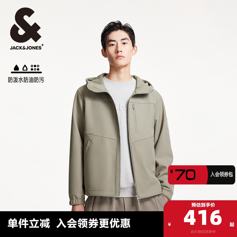 松紧袖口，单侧袖部logo贴布