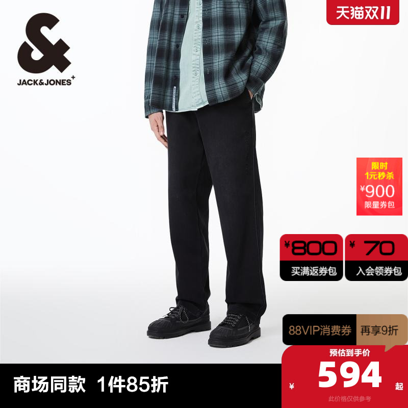 字母刺绣，背后单侧贴袋，字母贴布