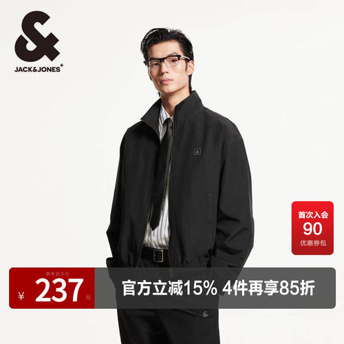廓形版型；立领领型；拉链门襟；字母刺绣