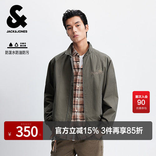 两侧插袋，背后肌理感图案胶印装饰