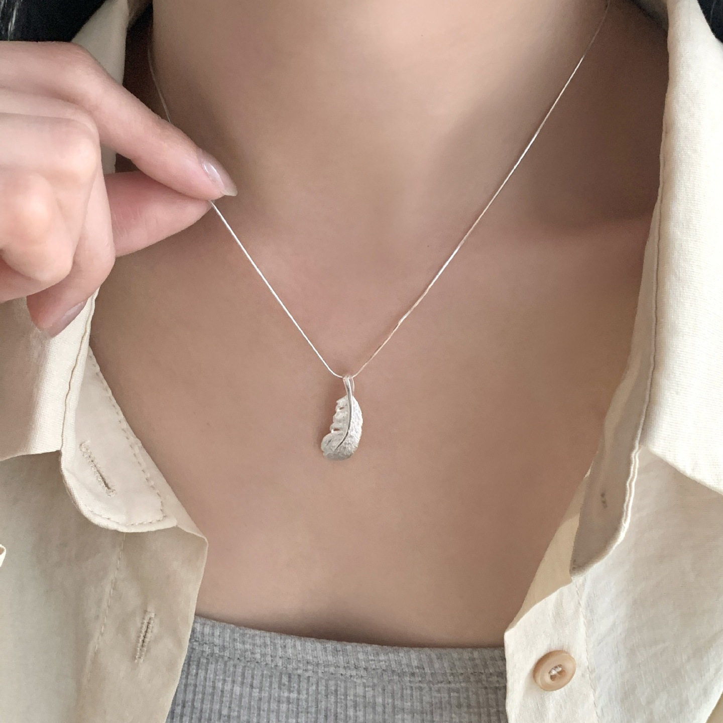 s925纯银羽毛项链女新款韩版高级感轻奢ins小众设计简约锁骨链银