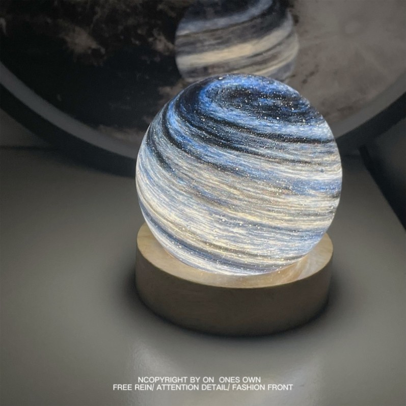 “还在偷偷的等宇宙晚安”浪漫