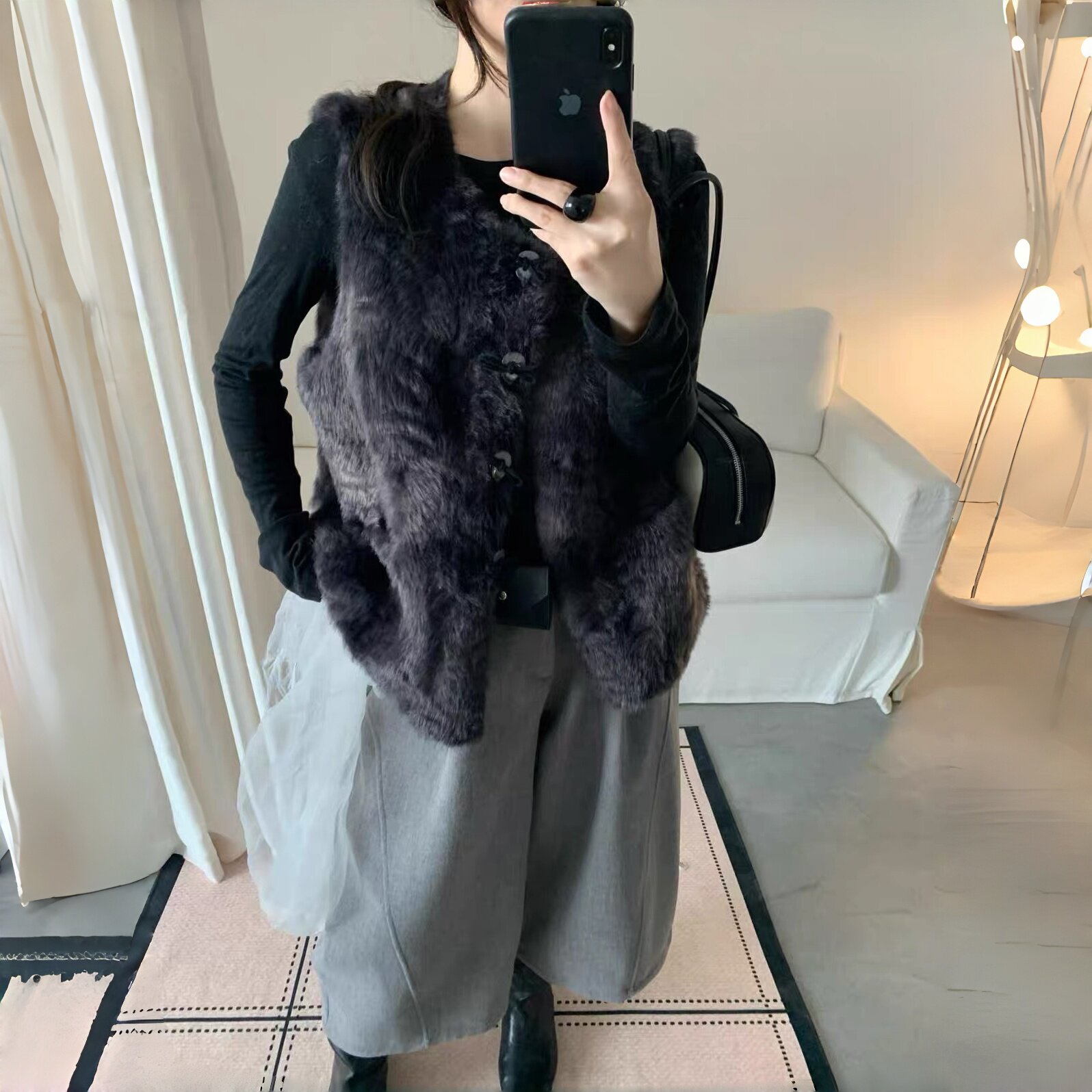 韩系复古渐变黑灰盘扣马甲女 短款圆领气质仿皮草无袖外搭秋冬
