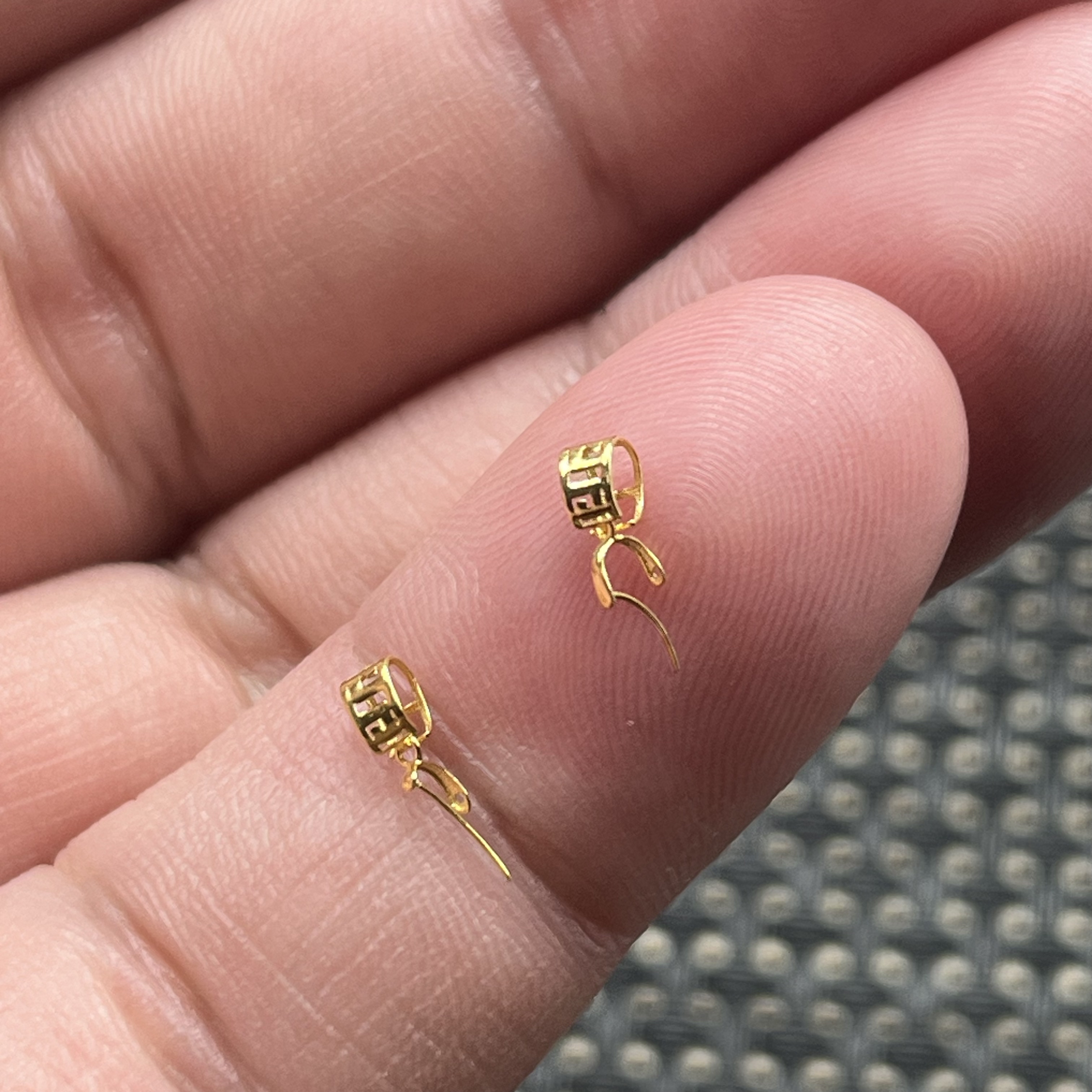 18K金扣头加厚版Au750材质K黄色