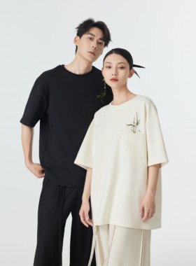 CNEW楚念贰问 2024新中式 情侣款口袋竹刺绣圆领纯棉针织短袖T恤