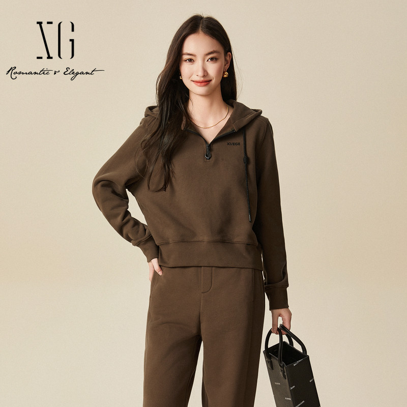 XG雪歌XJ401068A472深咖啡色抽绳连帽卫衣时尚冬季新款纯棉上衣女