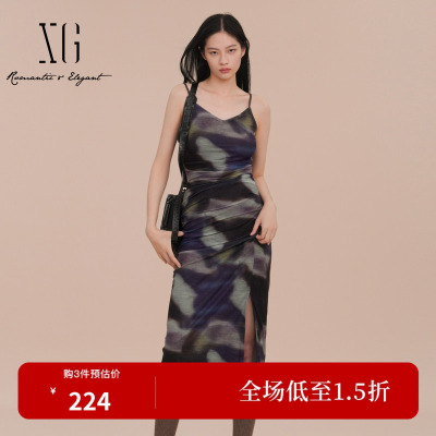 XG雪歌XK104016B596拼色设计连衣裙2026春季新款印花吊带中长裙女