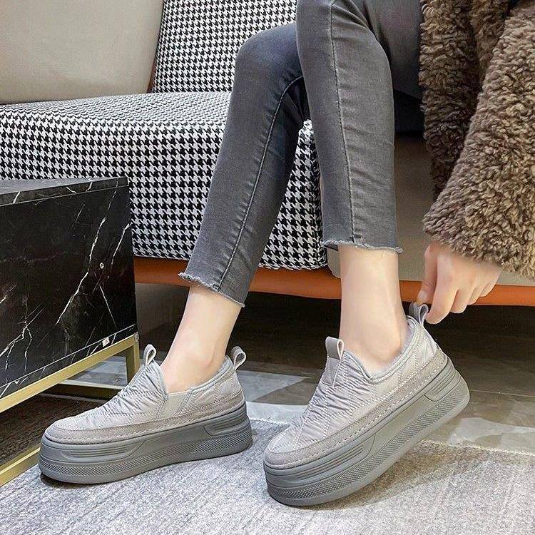 加绒小白鞋女2025冬季新款一脚蹬女鞋厚底休闲乐福鞋加厚保暖棉鞋