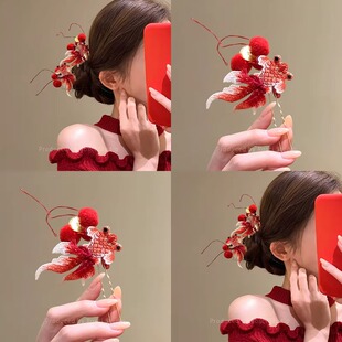 新中式国风红色锦鲤毛球发簪女2026新款高级感侧边发钗子过年头饰