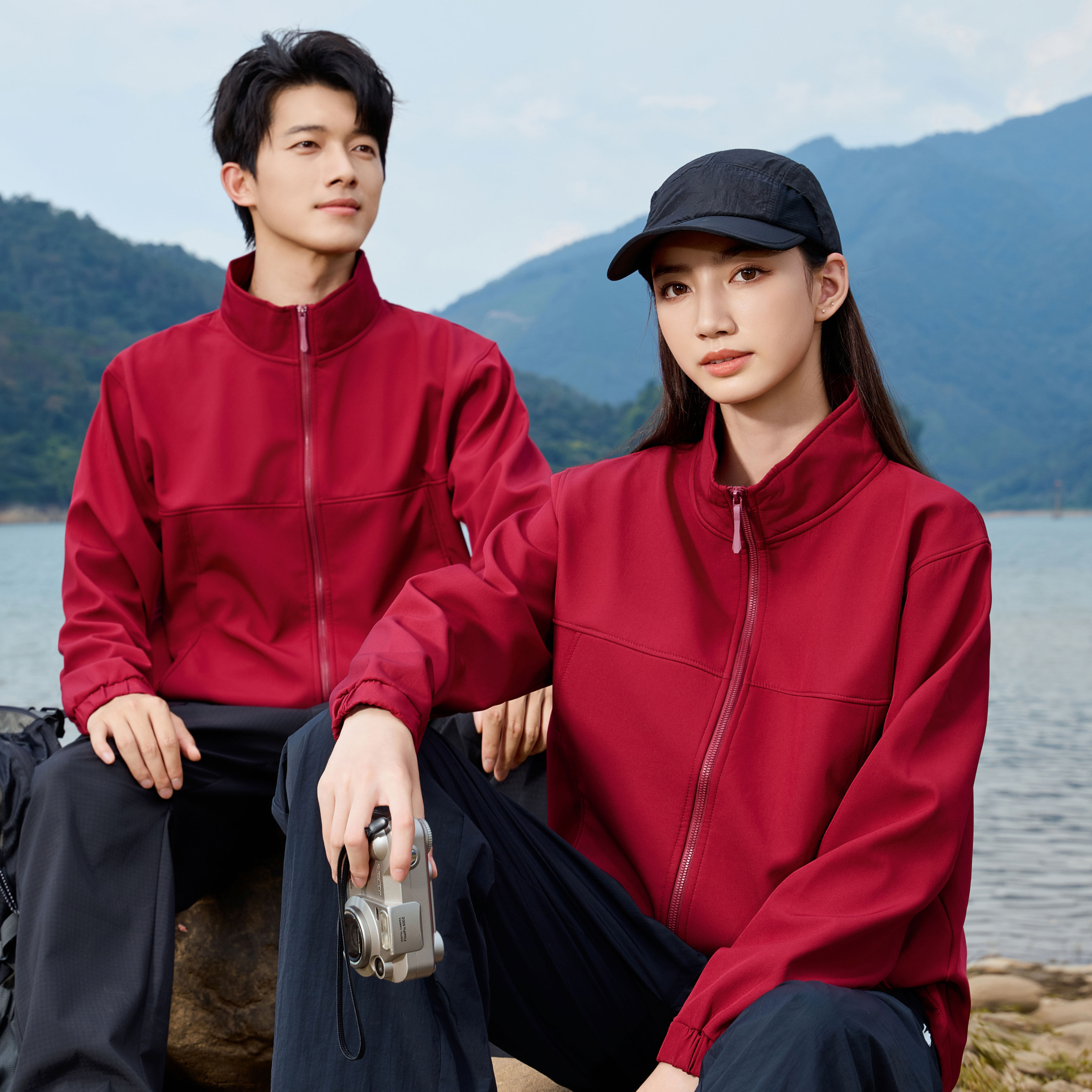 酒红色软壳冲锋衣女工作服