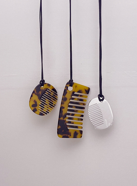 玳瑁色醋酸豹纹梳子吊坠项链女韩国ins风锁骨链轻奢高级感毛衣链